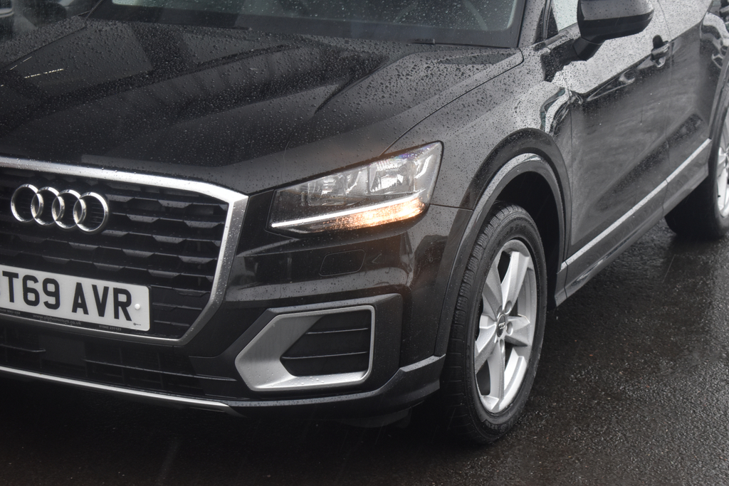 Audi Q2 Estate Grey #19