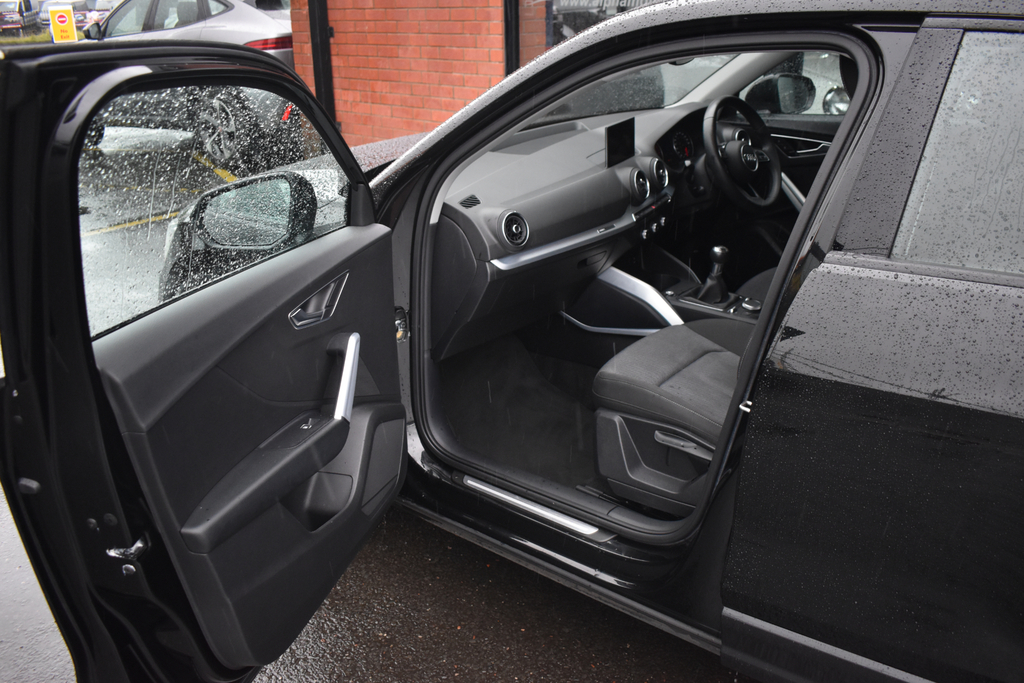 Audi Q2 Estate Grey #31