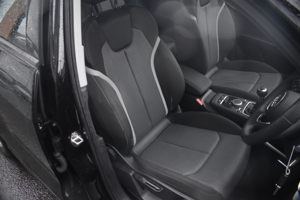 Audi Q2 Estate Grey #24