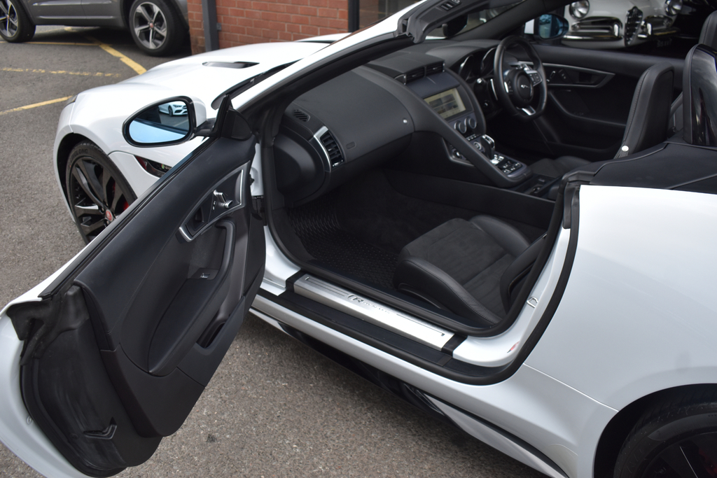 Jaguar F-Type P450 R-dynamic Blue #27