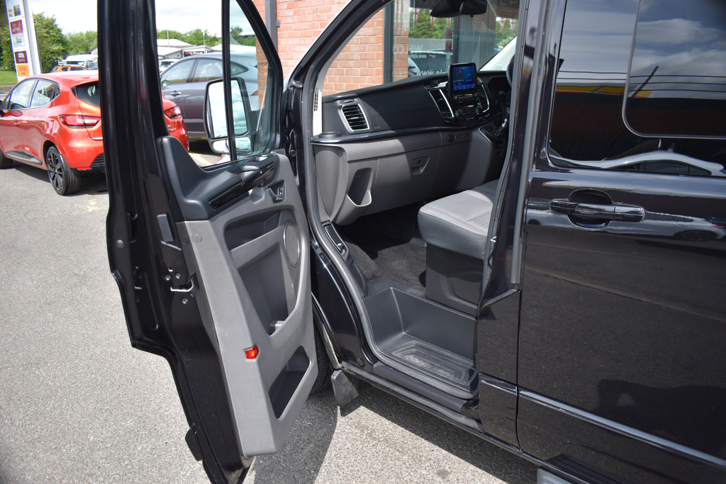Ford Tourneo Custom 2.0 320 Ecoblue Titanium Minibus Double Cab Di Grey #30