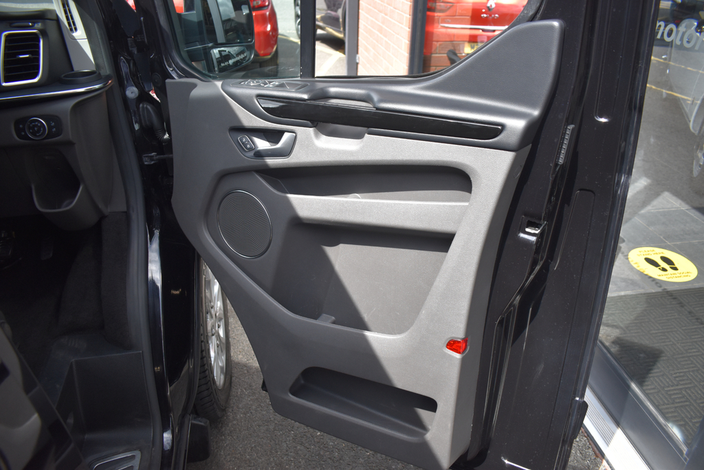 Ford Tourneo Custom 2.0 320 Ecoblue Titanium Minibus Double Cab Di Grey #25
