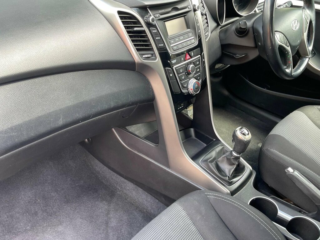 Hyundai I30 Crdi Active White #8