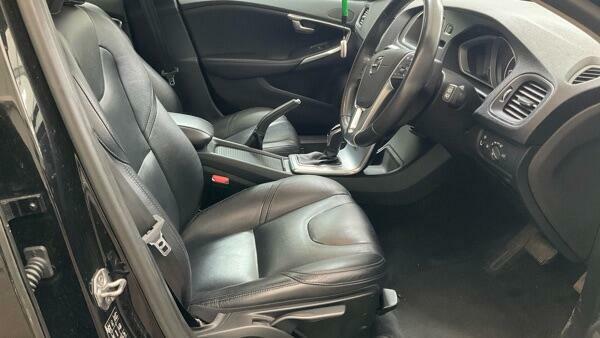 Volvo V40 Inscription Black #2