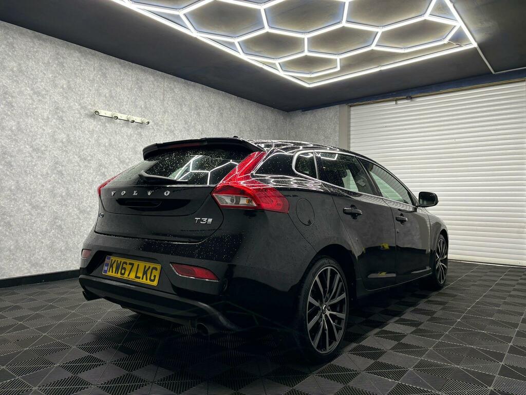 Volvo V40 1.5 T3 Inscription Euro 6 Ss KW67LKG Black #2