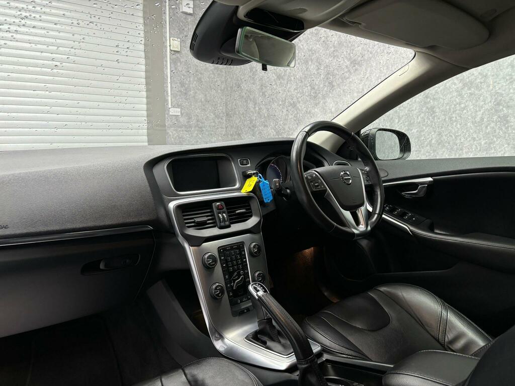Volvo V40 1.5 T3 Inscription Euro 6 Ss KW67LKG Black #3