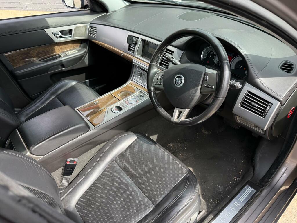 Jaguar XF 2.2 D Luxury 190 Bhp Black #9