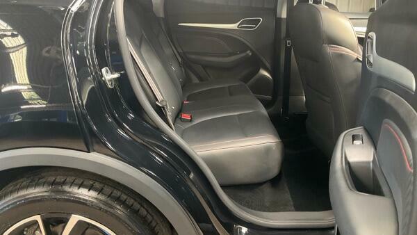 MG ZS Exclusive Black #3