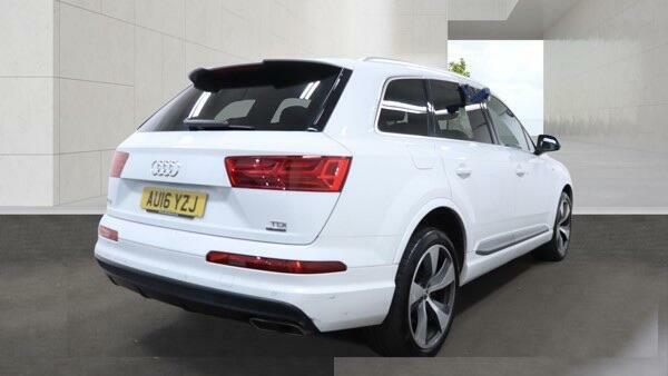 Audi Q7 S Line White #4