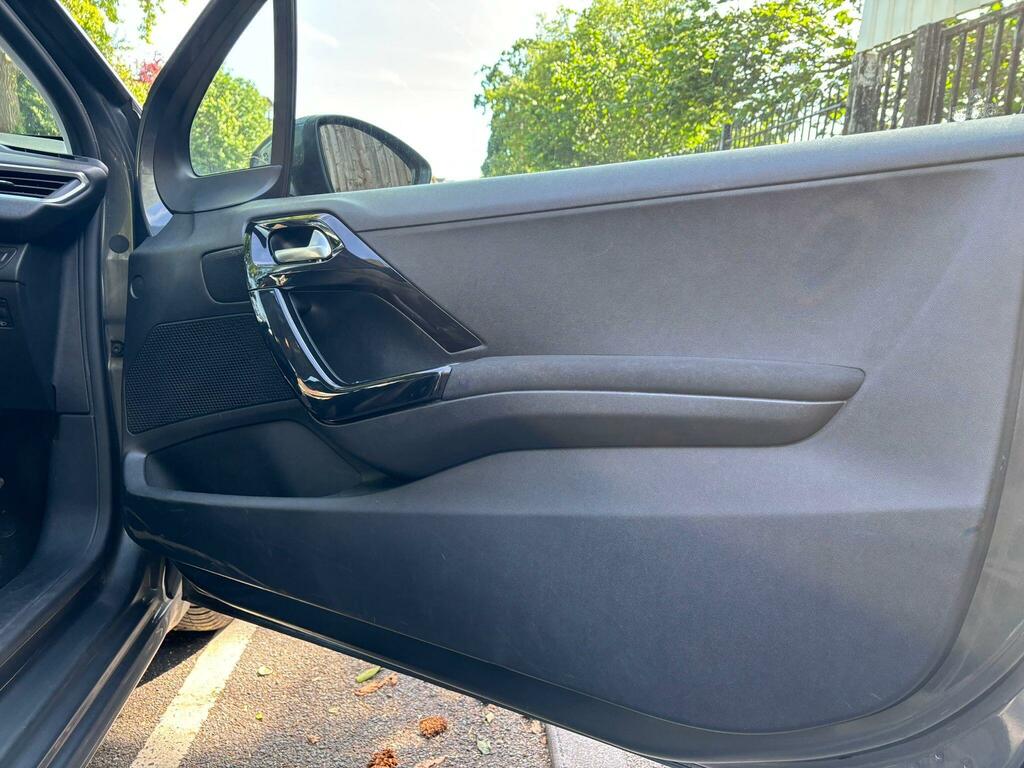 Peugeot 208 Access Plus White #10