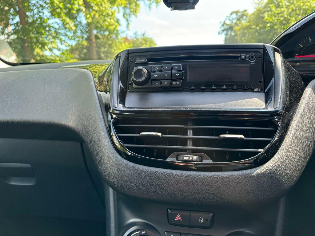 Peugeot 208 Access Plus White #7