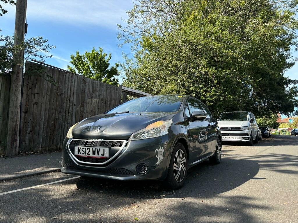 Peugeot 208 Access Plus White #1