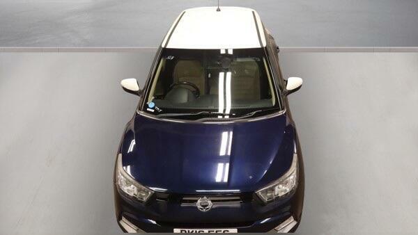 SsangYong Tivoli Elx Black #9