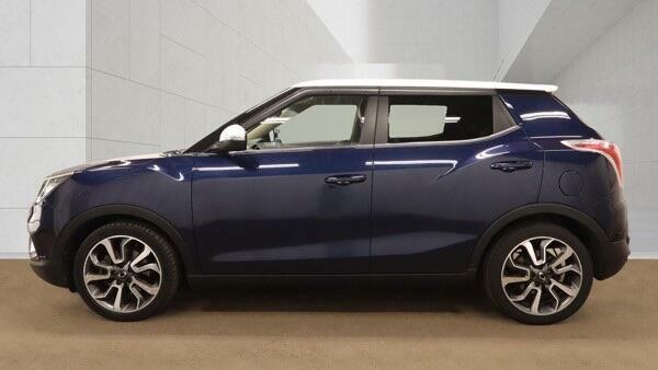 SsangYong Tivoli Elx Black #8