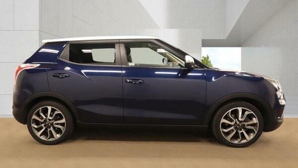 SsangYong Tivoli Elx Black #7