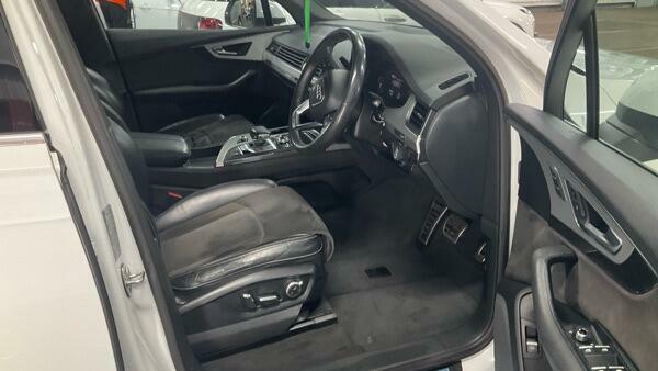 Audi Q7 S Line White #2