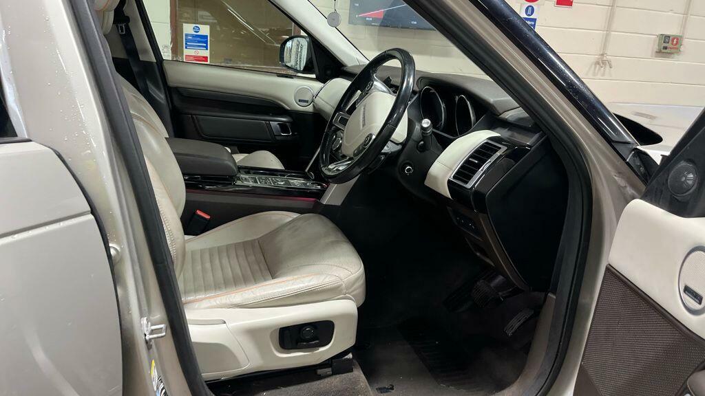 Land Rover Discovery Hse Luxury Gold #2