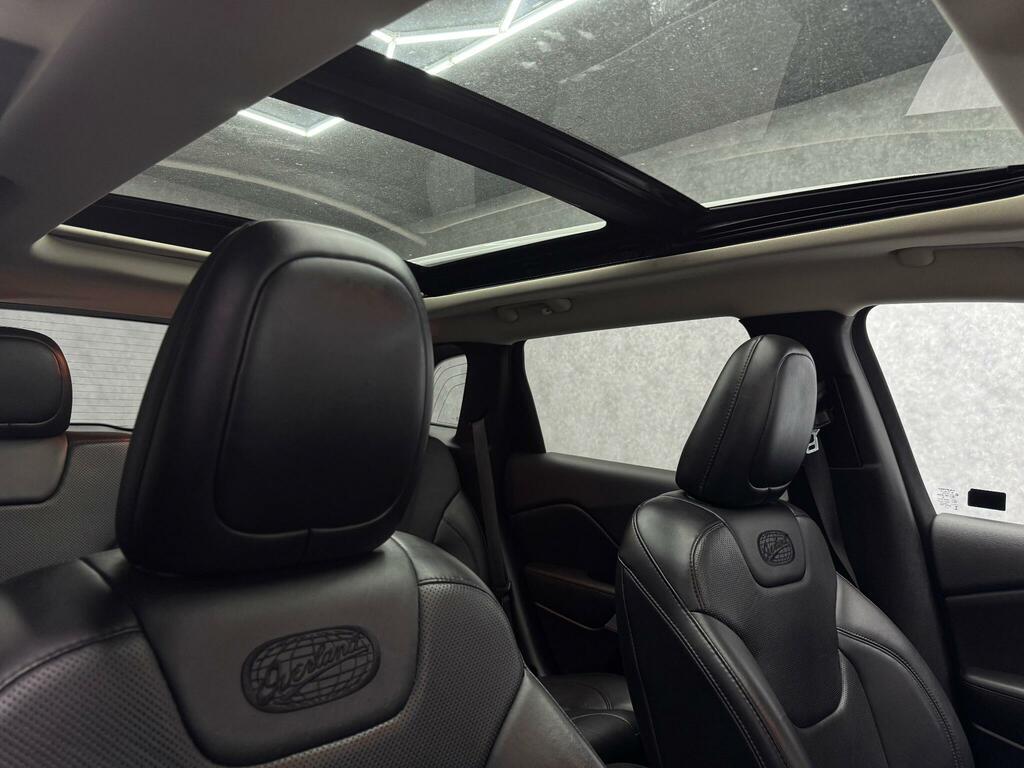 Jeep Cherokee Overland Black #5