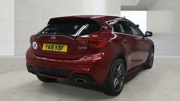 Infiniti Q30 Sport Tech Red #4