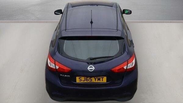 Nissan Pulsar Hatchback Red #10