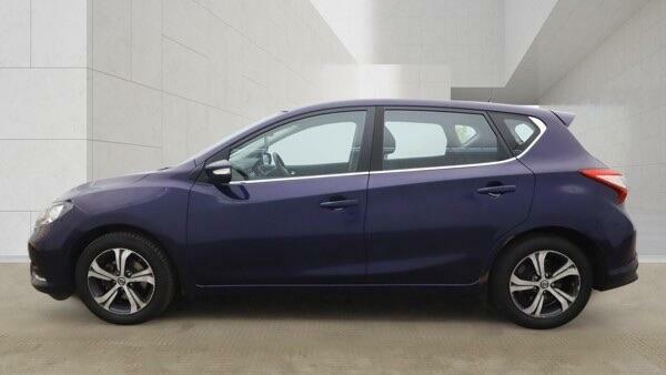 Nissan Pulsar Hatchback Red #8