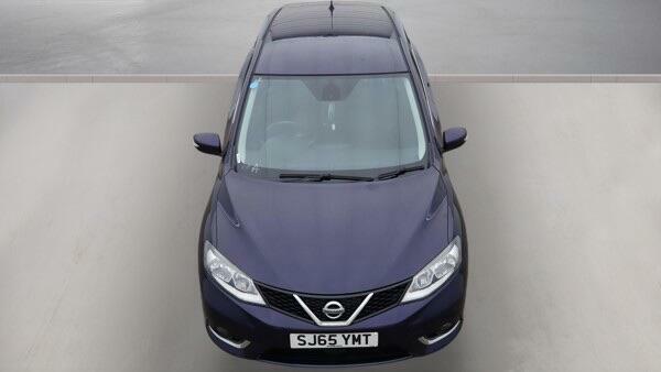 Nissan Pulsar Hatchback Red #9
