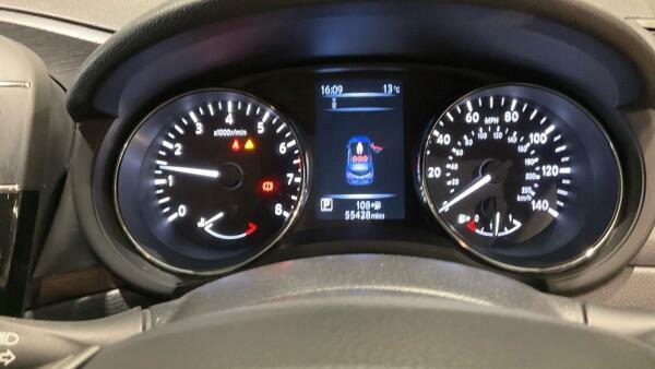 Nissan Pulsar Hatchback Red #12