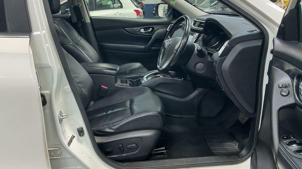 Nissan X-Trail Tekna White #2