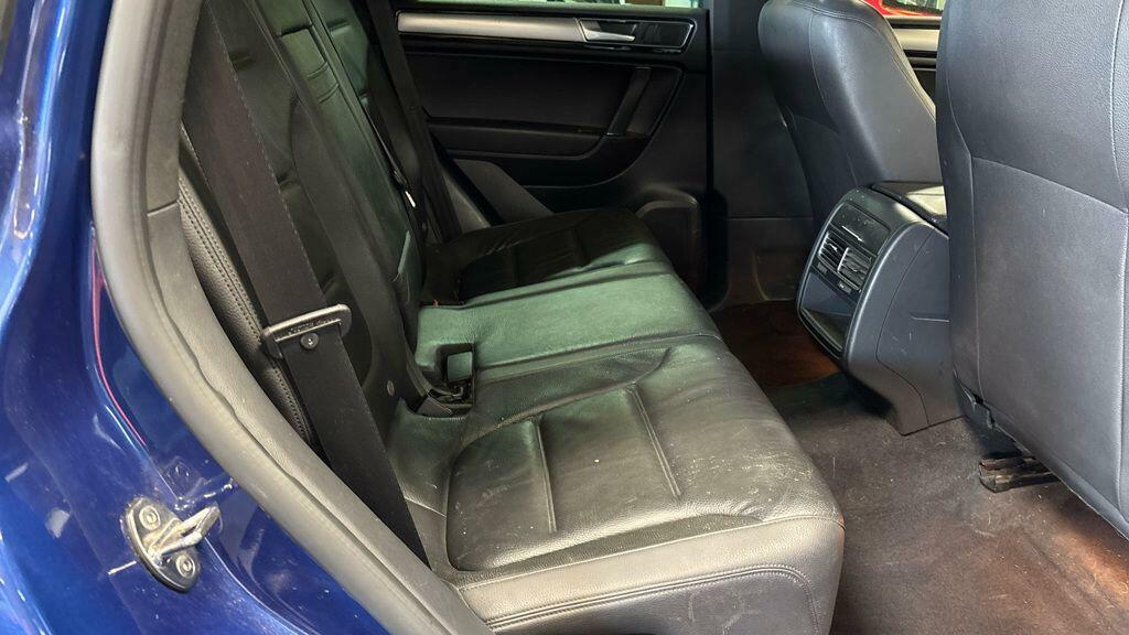 Volkswagen Touareg R-line Blue #4