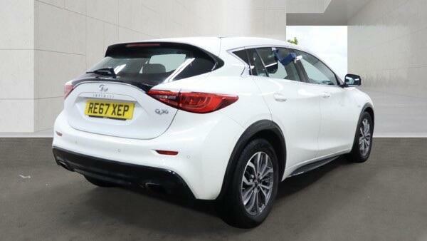 Infiniti Q30 2.2D Se Dct Euro 6 Ss RE67XEP White #4