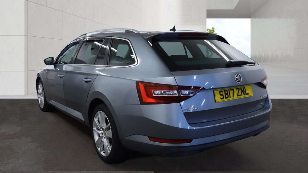 Skoda Superb 2.0 Tdi 150Ps Sportline Hatchback Red #11