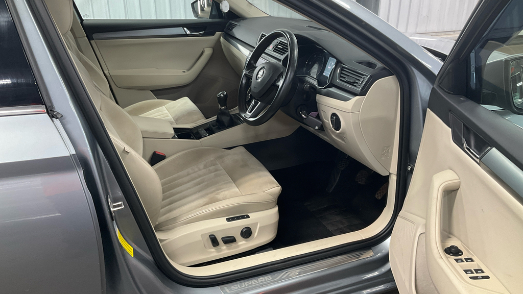 Skoda Superb 2.0 Tdi Se L Executive Estate Eu #2