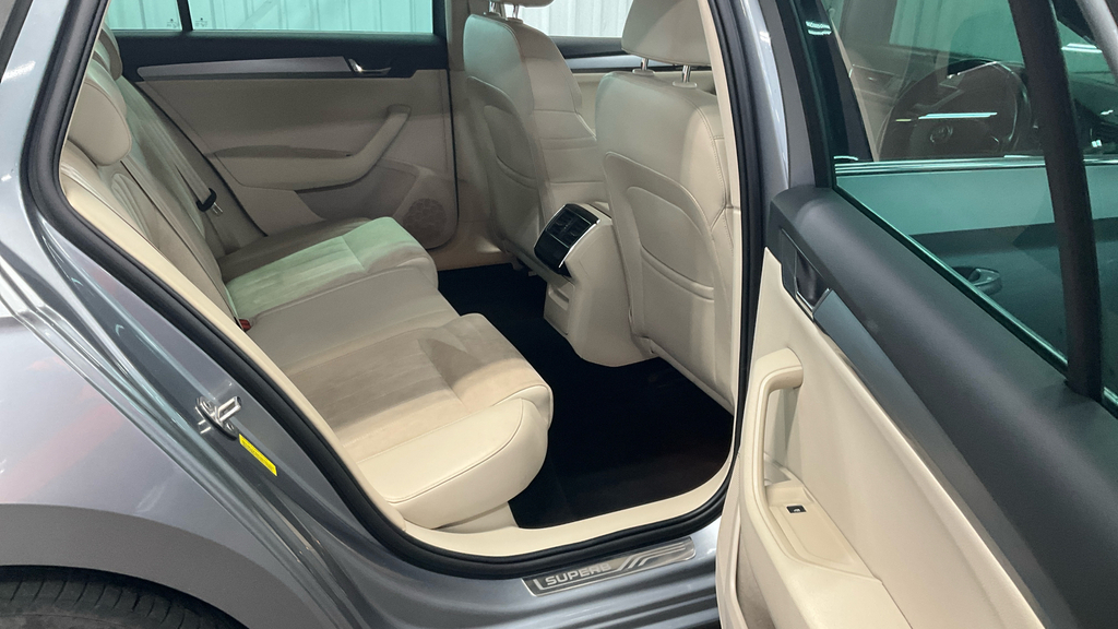 Skoda Superb 2.0 Tdi Se L Executive Estate Eu #4