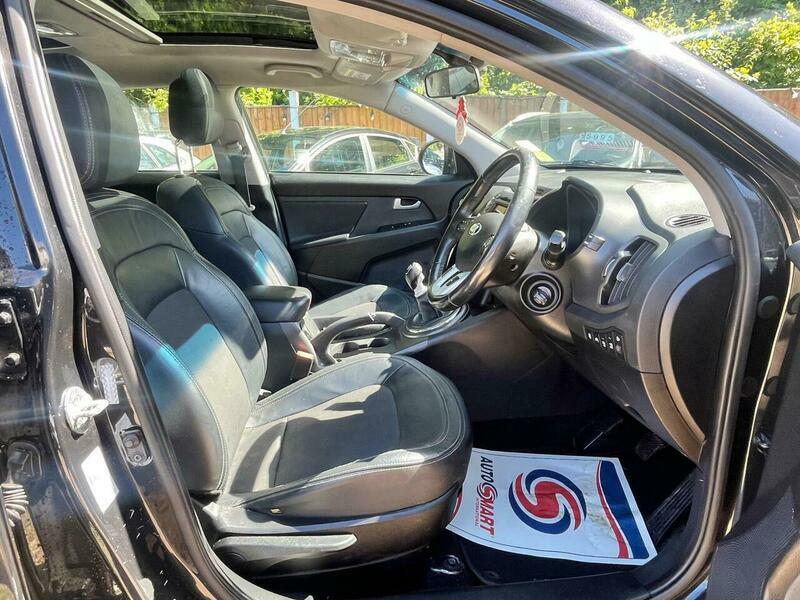 Kia Sportage Black #4
