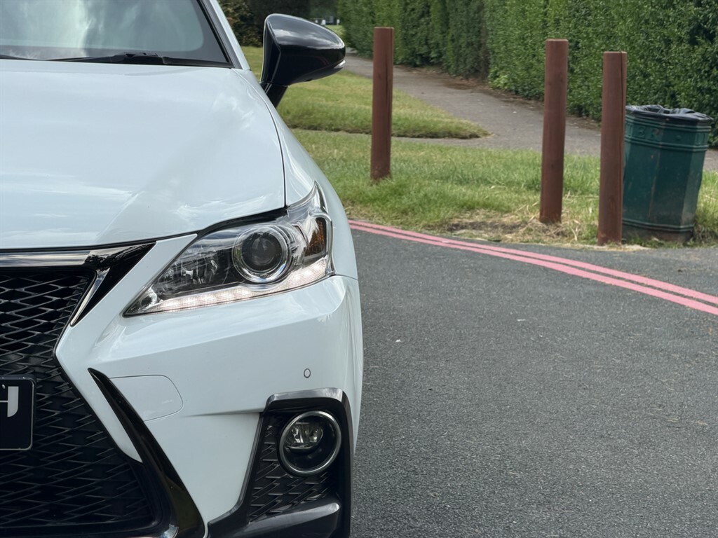 Lexus CT Ct200h F Sport White #4