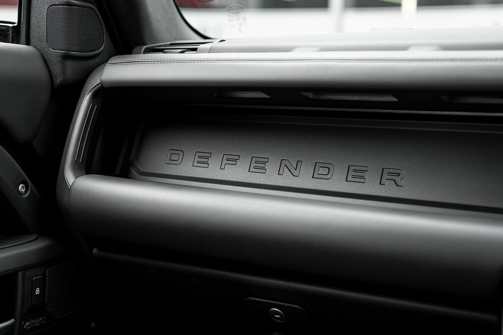 Land Rover Defender P635 Octa  #30