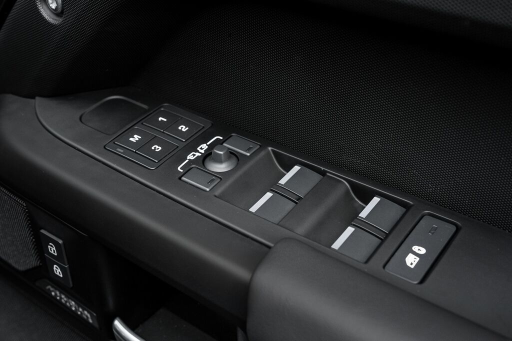 Land Rover Defender P635 Octa  #31