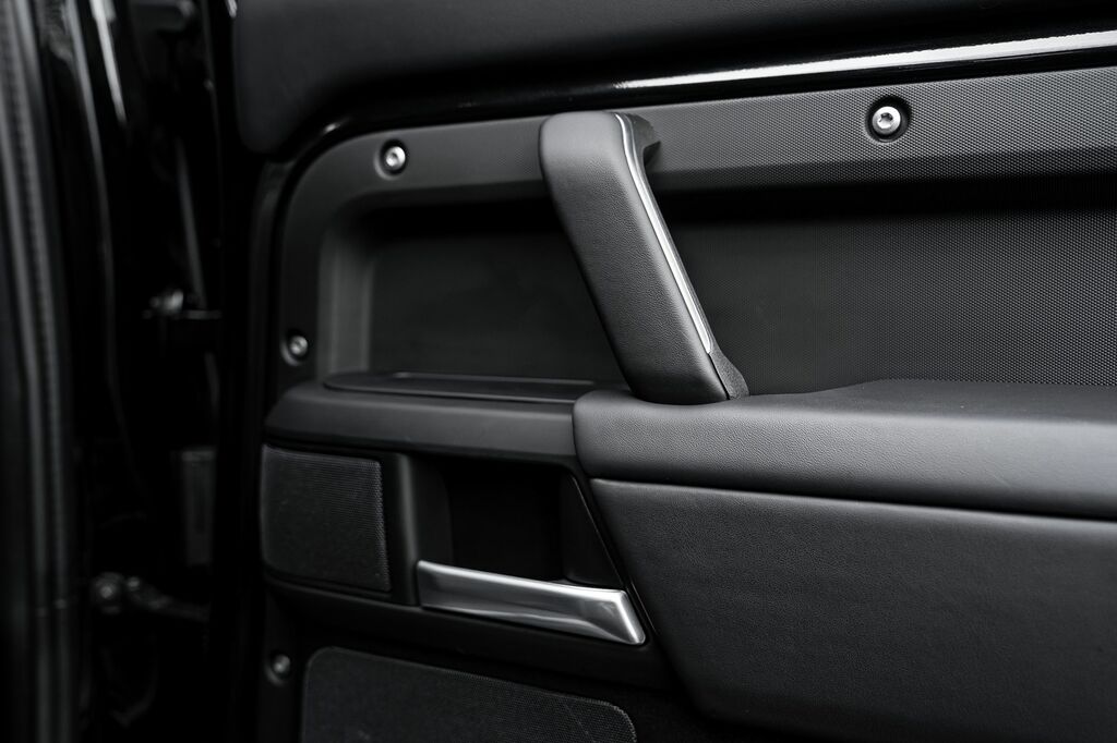 Land Rover Defender P635 Octa  #46