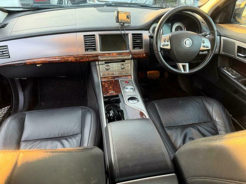 Jaguar XF 2.7D V6 Luxury Black #2