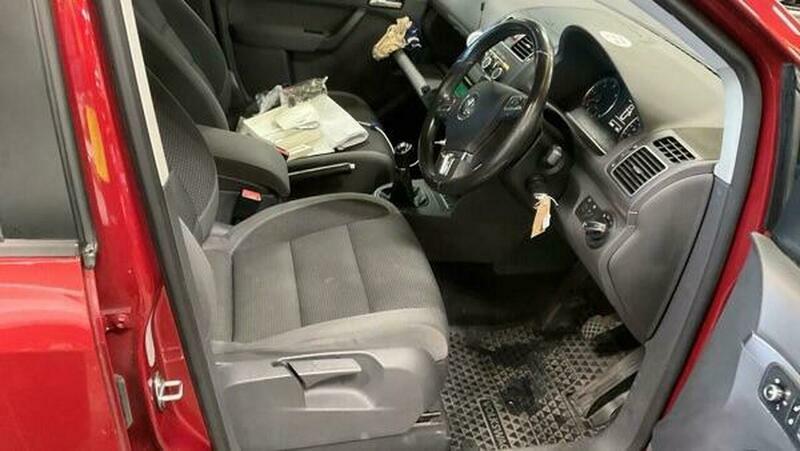 Volkswagen Touran 1.6 Tdi Se Euro Red #5