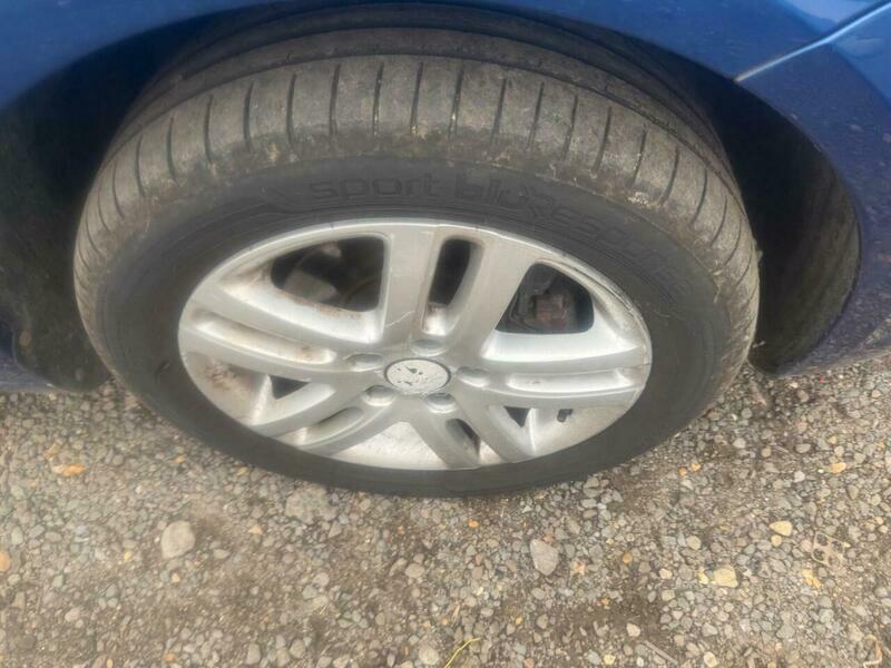 Volkswagen Touran Black #7