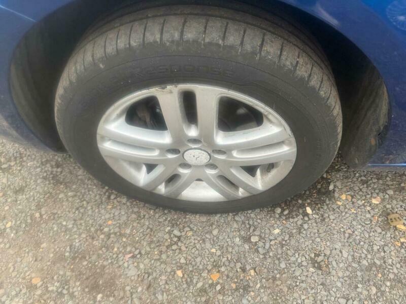 Volkswagen Touran Black #15