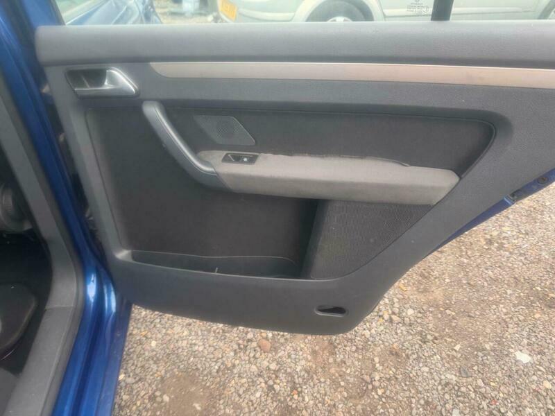 Volkswagen Touran Black #25