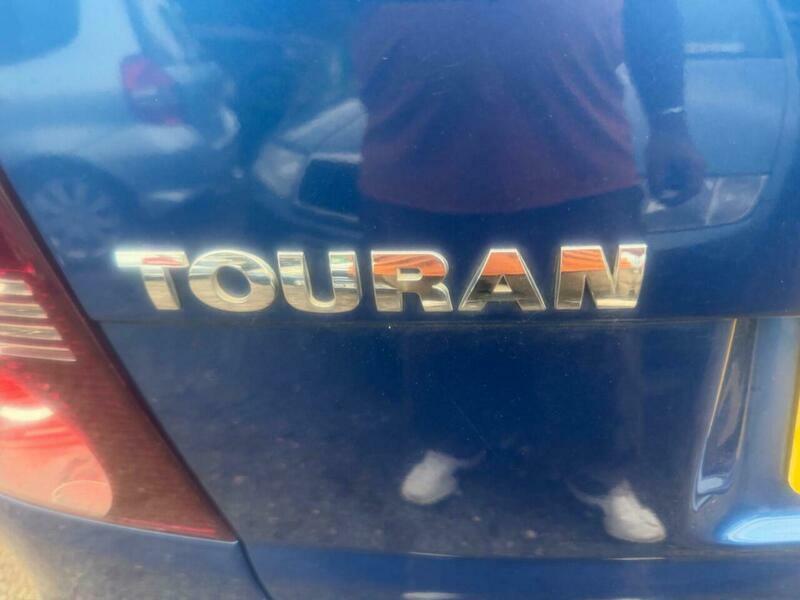 Volkswagen Touran Black #10