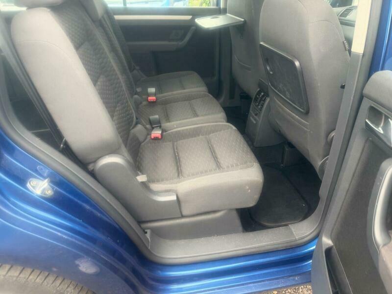 Volkswagen Touran Black #26