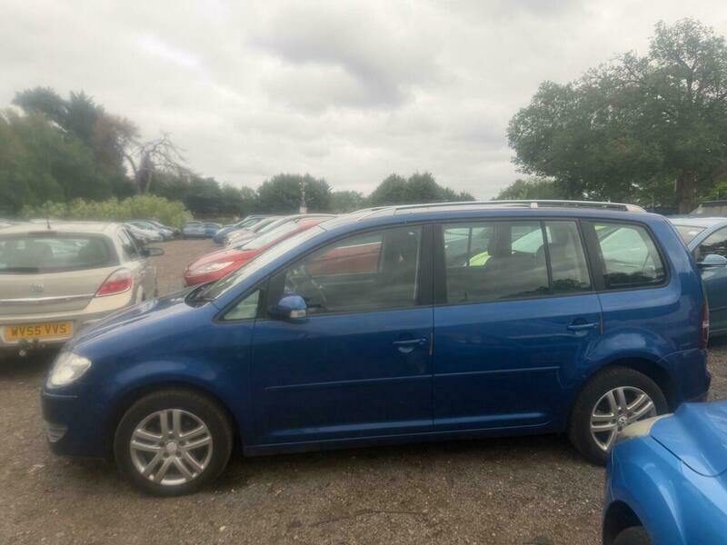 Volkswagen Touran Black #16