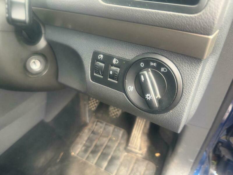 Volkswagen Touran Black #30