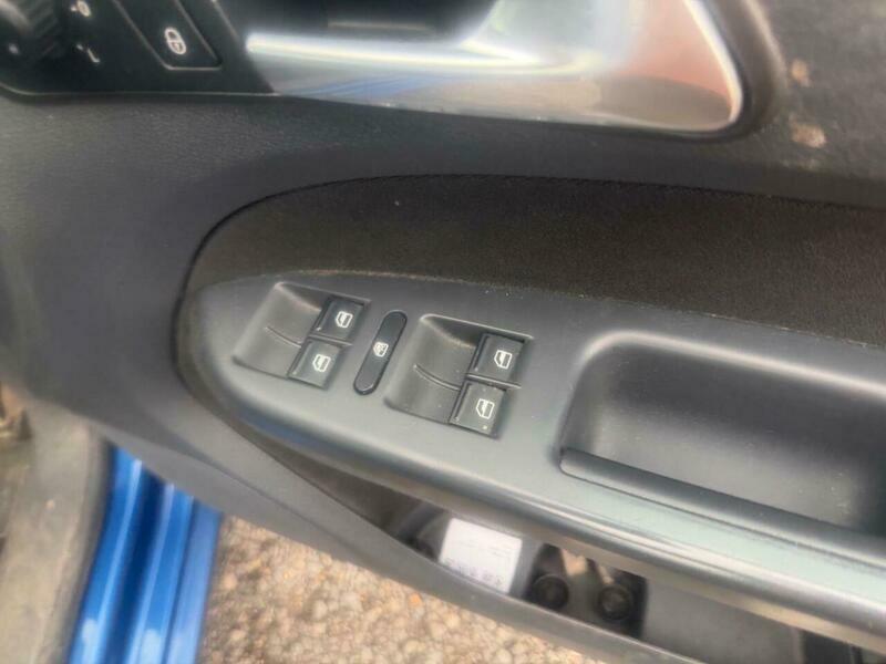 Volkswagen Touran Black #36