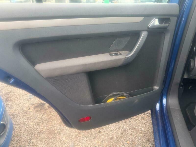 Volkswagen Touran Black #22