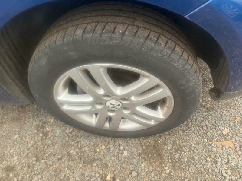 Volkswagen Touran Black #14